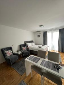 Ένα ή περισσότερα κρεβάτια σε δωμάτιο στο Apartments Nova Otoka Sarajevo 2