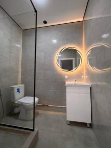 Ένα μπάνιο στο Eco Villa Bishkek +23 φωτογραφίες