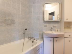 a bathroom with a sink and a tub and a mirror at Duplex 3 pièces 7 pers, Balcon Sud, Wi-Fi, proche pistes - FR-1-314-283 in Morzine +4 photos