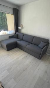 Posezení v ubytování Joli studio près de la forêt