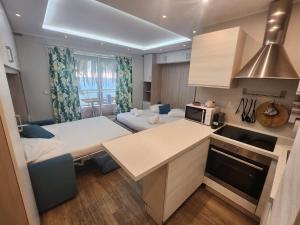 a room with a kitchen and a living room at Bluemarine, studio vista Mare in Menton