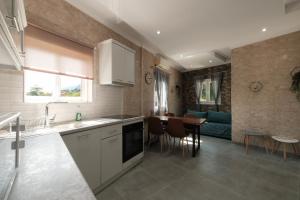 Köök või kööginurk majutusasutuses Pyrgi house, Ipsos Corfu