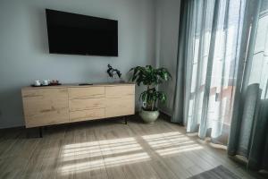 TV a/nebo společenská místnost v ubytování B&B La Perla