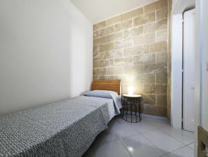 Ένα ή περισσότερα κρεβάτια σε δωμάτιο στο Oikia Vacanze S Cesarea Casa Rosa giù