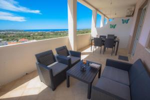 Μπαλκόνι ή βεράντα στο Peaceful Sea View Apartment