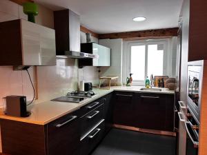 O bucătărie sau chicinetă la habitacion individual baño compartido centro pamplona +4 fotografii