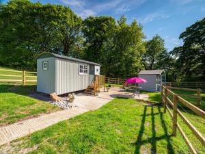 a tiny house in a field with a fence at 1 Bed in Wincle 58462 in Allgreave