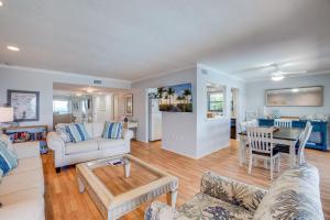 Khu vực ghế ngồi tại Beach Front Condo Sea View Play at Gulf Place