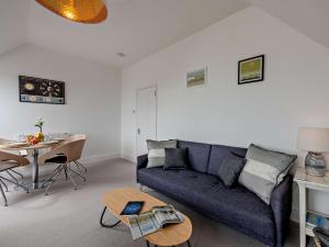 Зона вітальні в 2 Bed in Bexhill on Sea 94783