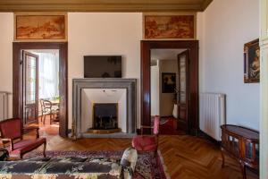 TV a/nebo společenská místnost v ubytování Belvedere Suite - Centro Storico - Terrazzo con Vista