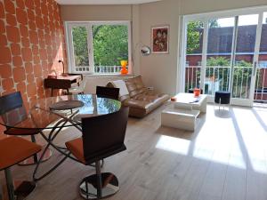 a living room with a couch and a table at Le Seventies in Dunkerque