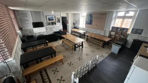 TV a/nebo společenská místnost v ubytování Albergue La Estación