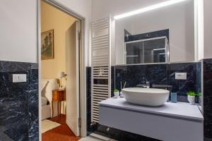 Koupelna v ubytování Belvedere Suite - Centro Storico - Terrazzo con Vista