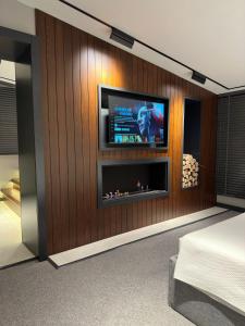 TV a/nebo společenská místnost v ubytování zeytin hotel