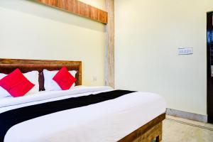 Krevet ili kreveti u jedinici u okviru objekta Capital O 66972 Sangam Hotel And Resort