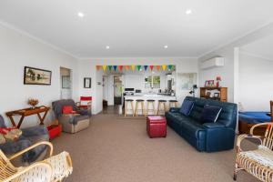 Posezení v ubytování Lakeview Scope - Tauranga Taupo Retreat + 17 fotografií