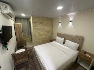 Postel nebo postele na pokoji v ubytování JORDAN HOTEL