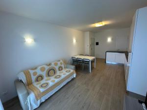 a living room with a couch and a table at Suite Marconi - Agenzia Cocal in Caorle