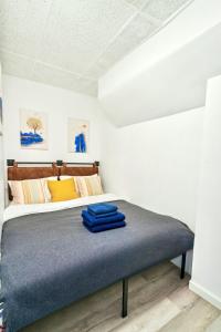 a bedroom with a bed with blue towels on it at Cozy 3 Bedroom Gem in Lower Manhattan in New York
