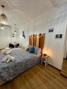 Postel nebo postele na pokoji v ubytování Due Mari Milano Apartment ZONA PORTELLO-FIERA FREE WI-FI + 18 fotografií