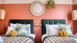 Ένα ή περισσότερα κρεβάτια σε δωμάτιο στο London Hammersmith - hot tub, cinema & gaming room +11 φωτογραφίες