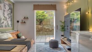 Χώρος καθιστικού στο London Hammersmith - hot tub, cinema & gaming room