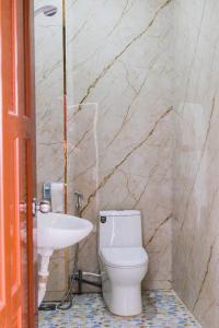 a bathroom with a white toilet and a sink at HOTEL Hiếu Sang 68 Bến Tàu RẠCH GIÁ in Rạch Giá