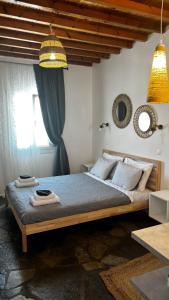 Postel nebo postele na pokoji v ubytování Vougli View Mykonos