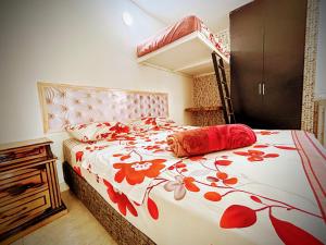 Giường trong phòng chung tại Hostal casa FM