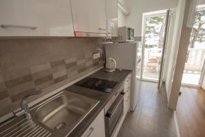 Kuchyň nebo kuchyňský kout v ubytování Apartmani Josip