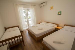 Postel nebo postele na pokoji v ubytování Apartmani Josip