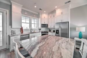 een keuken met een marmeren tafel en witte kasten bij Emerald Isle, Ocean Views with Pool and Beach Access in Emerald Isle