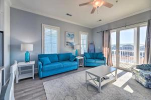 een woonkamer met blauwe meubels en een balkon bij Emerald Isle, Ocean Views with Pool and Beach Access in Emerald Isle