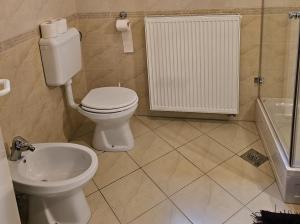 Koupelna v ubytování Hišica ob Potoku + 5 fotografií