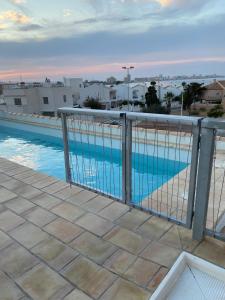 uma vista para uma piscina a partir de uma varanda em TORREMOCHA em Cabo de Palos