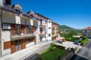 an apartment building with a view of a street at Le 5 Perle in Agerola