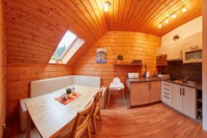 Kuchyň nebo kuchyňský kout v ubytování Apartmány Jánky