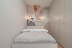 Кровать или кровати в номере CITYSTAY Lutomierska Apartments