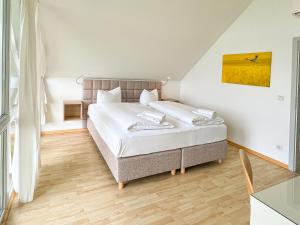 Postelja oz. postelje v sobi nastanitve Ferienhaus Wiesengeflüster S5 - Sauna, Kamin und Workation mit Wiesenblick