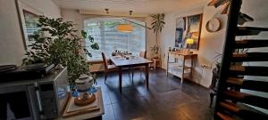 a room with a table and a dining room at B&B Oostrik in Leende