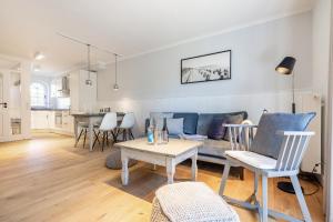 a living room with a couch and a table at Haus Strandlaeufer in Keitum