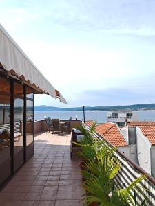 a balcony with a bench and a view of the water at Apartman Vera in Crikvenica