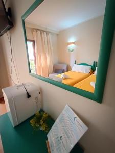 Łóżko lub łóżka w pokoju w obiekcie Hostal Cristina