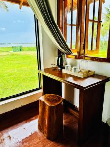 Příslušenství pro přípravu čaje a kávy v ubytování Lake View Cottage