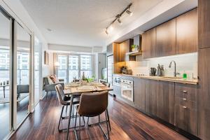 Cuina o zona de cuina de City Suites Toronto Downtown