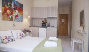 A kitchen or kitchenette at Nontas Home