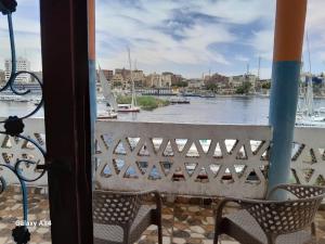 Rõdu või terrass majutusasutuses NiLe ViEW RANA NUbian Guest HOUES