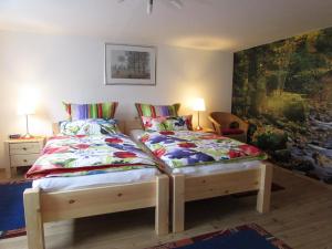 Postel nebo postele na pokoji v ubytování Eifel Quartier Ferienhaus