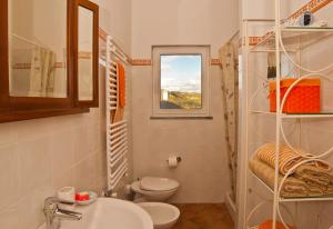 a bathroom with a sink and a toilet and a window at A Munta di Povei in Casarza Ligure