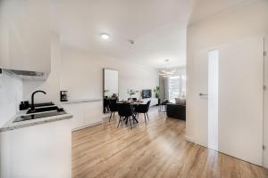 Η κουζίνα ή μικρή κουζίνα στο Wyspa Uznam Marina Jachtowa